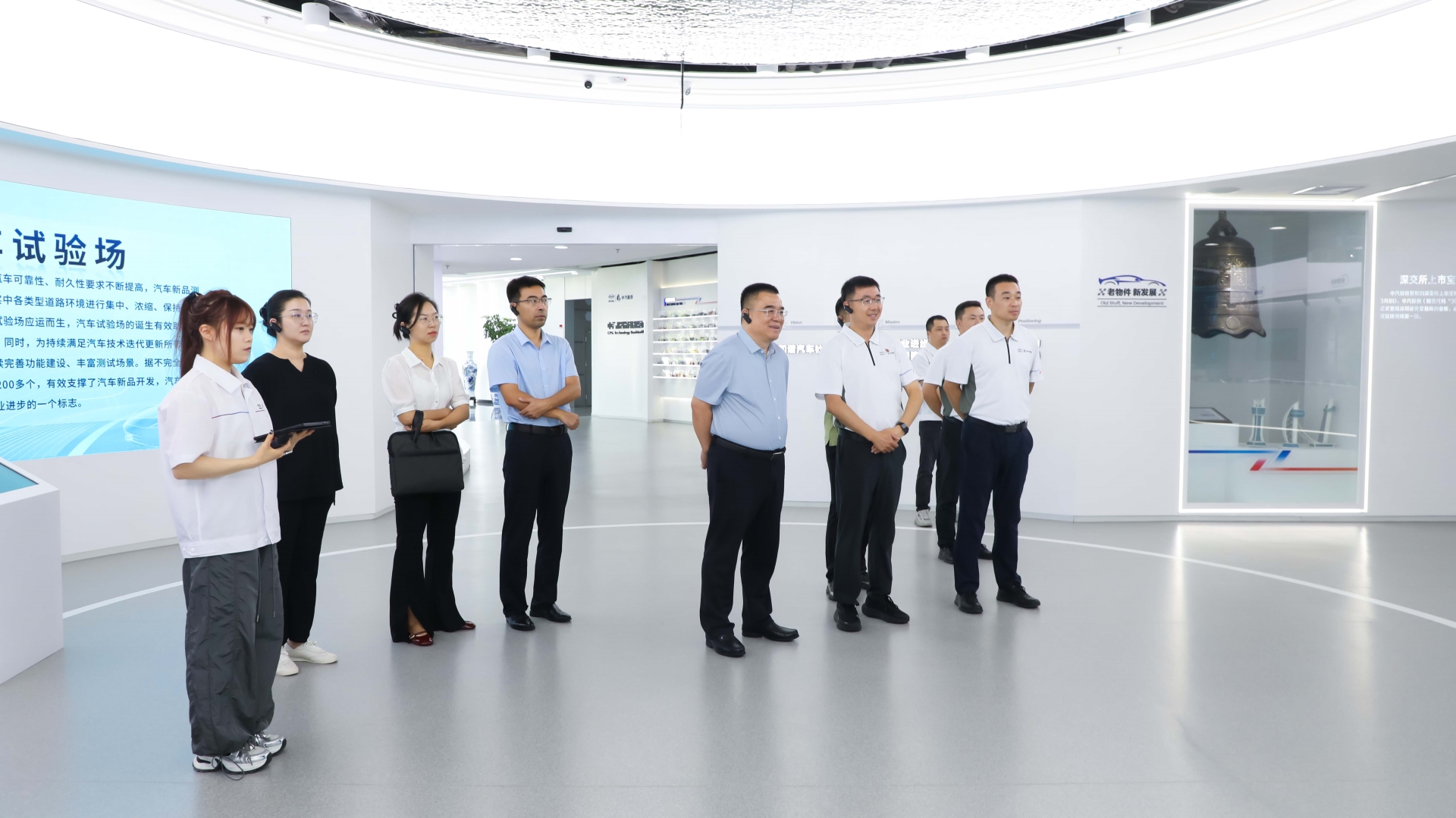 展廳參觀.jpg